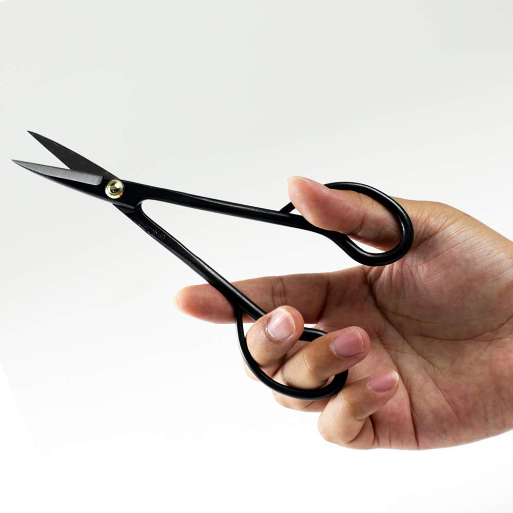Wazakura Satsuki handle close-up highlighting slim profile for narrow spaces.