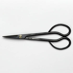Wazakura Satsuki slim profile aids access in dense canopies.