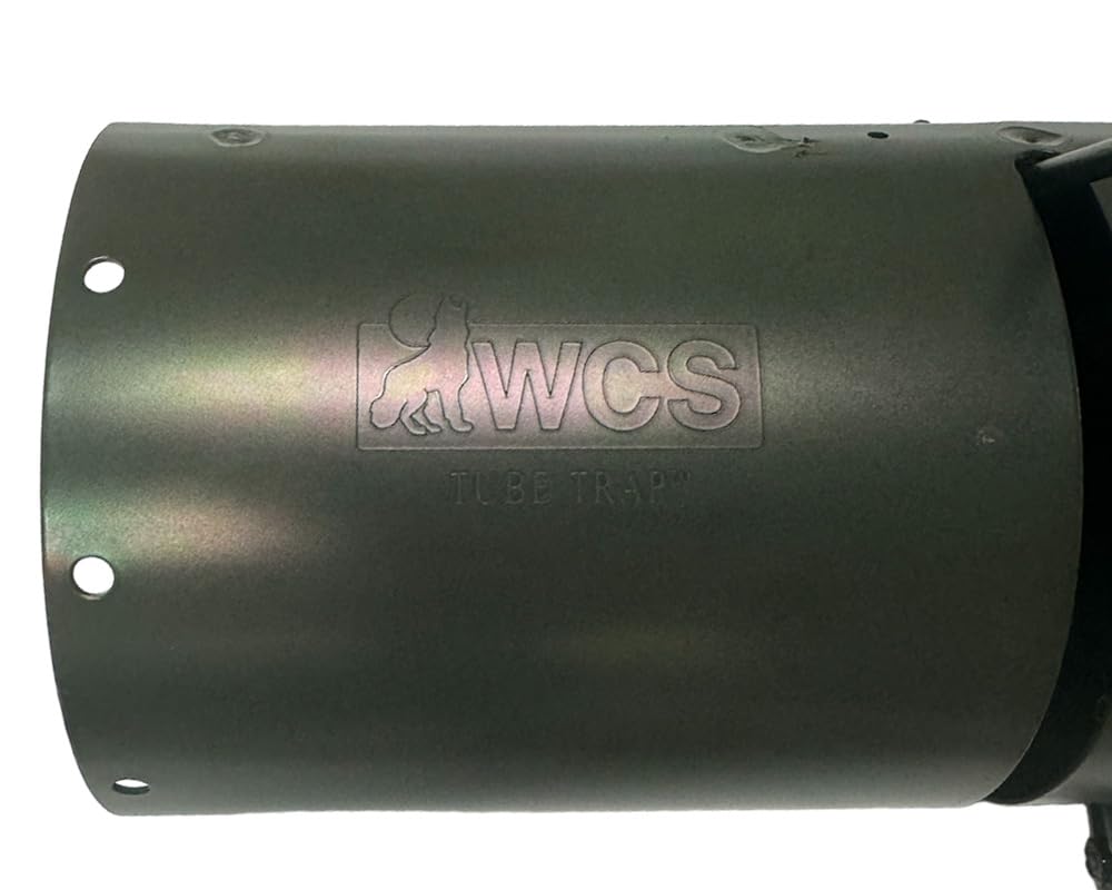 WCS built-in safety latch keeps the trap secure during handling.