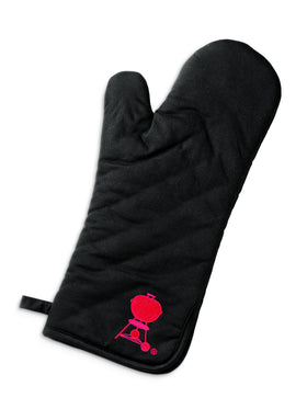 Weber Barbecue Mitt foldable cuff extended demonstrates adjustable length for extra protection.