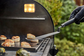 Weber Griddle Non-slip Handle ensures steady control during flipping