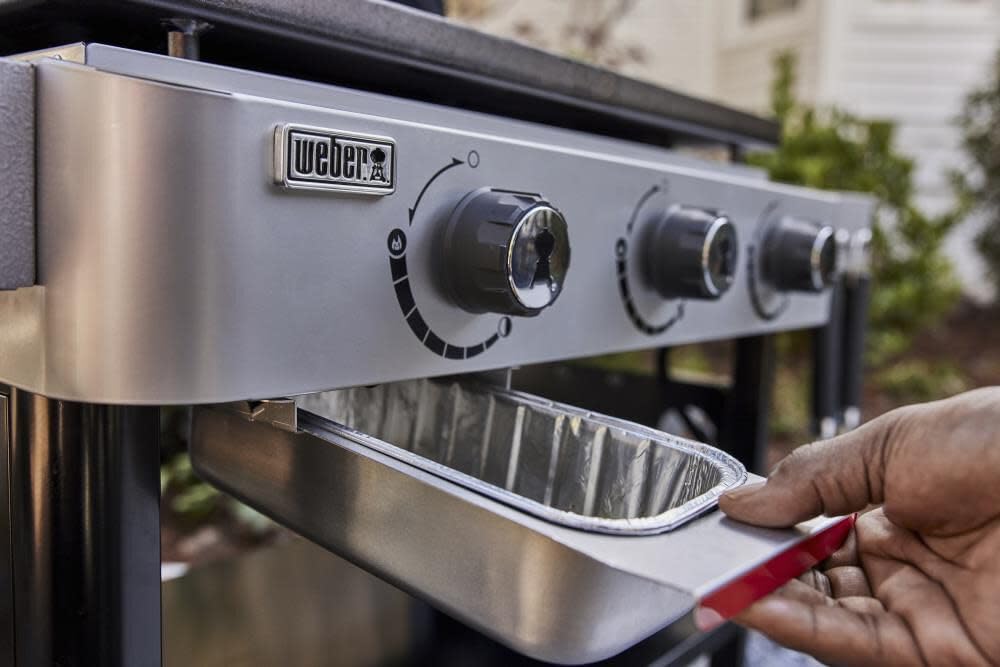 Weber griddle scraper at 12.4 inches for full surface access