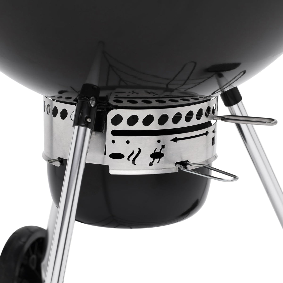 Bottom damper smoke setting enables controlled low-and-slow smoking.
