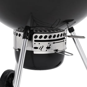 Bottom damper smoke setting enables controlled low-and-slow smoking.