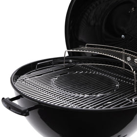 Porcelain-enameled lid and bowl retain heat for steady cooking and rust resistance.