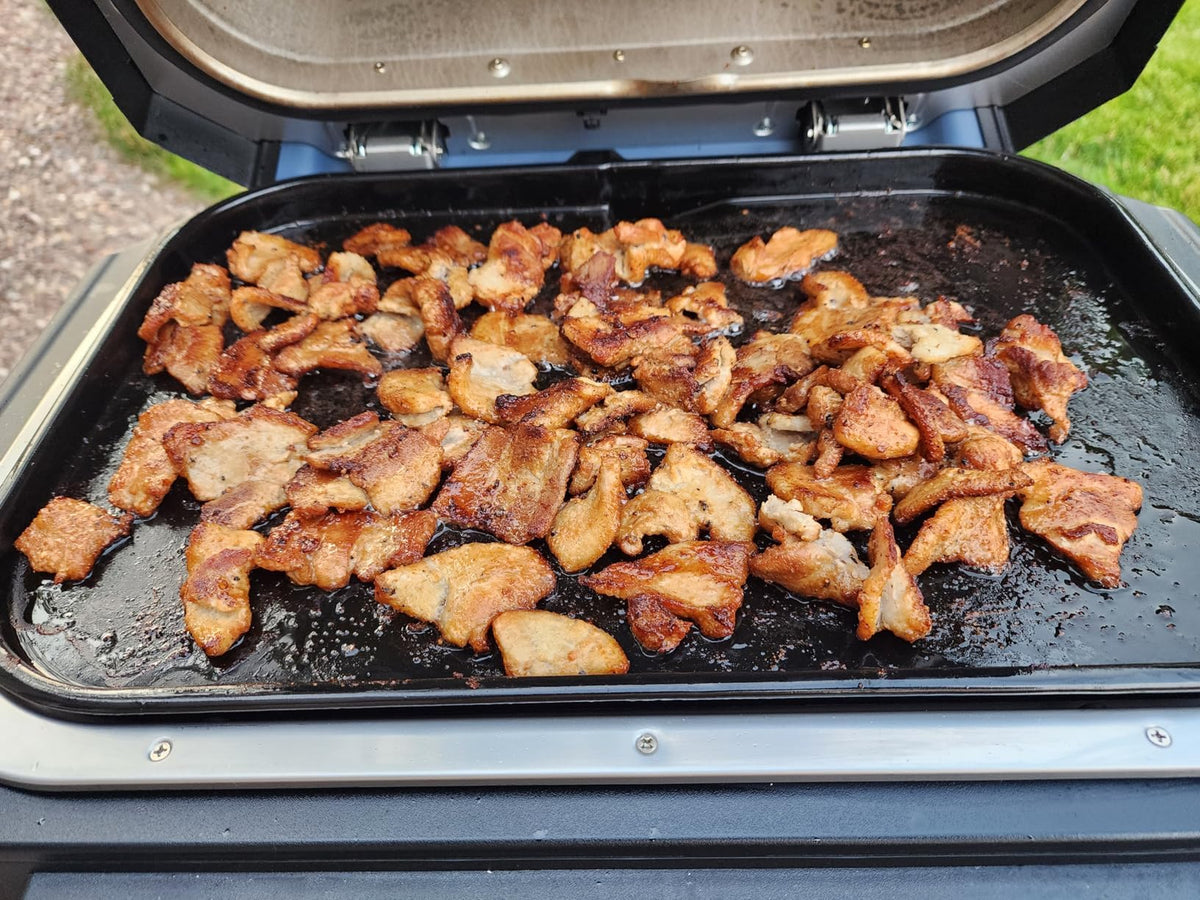 Webroil OG951 griddle pan with a large 17.8 by 12.3 inch surface