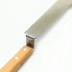 Weichuan wooden handle provides a secure grip during extended apiary use.