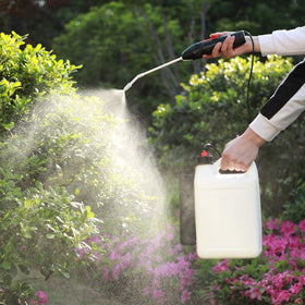 Weirran 36-inch hose reaches distant plants with minimal effort.