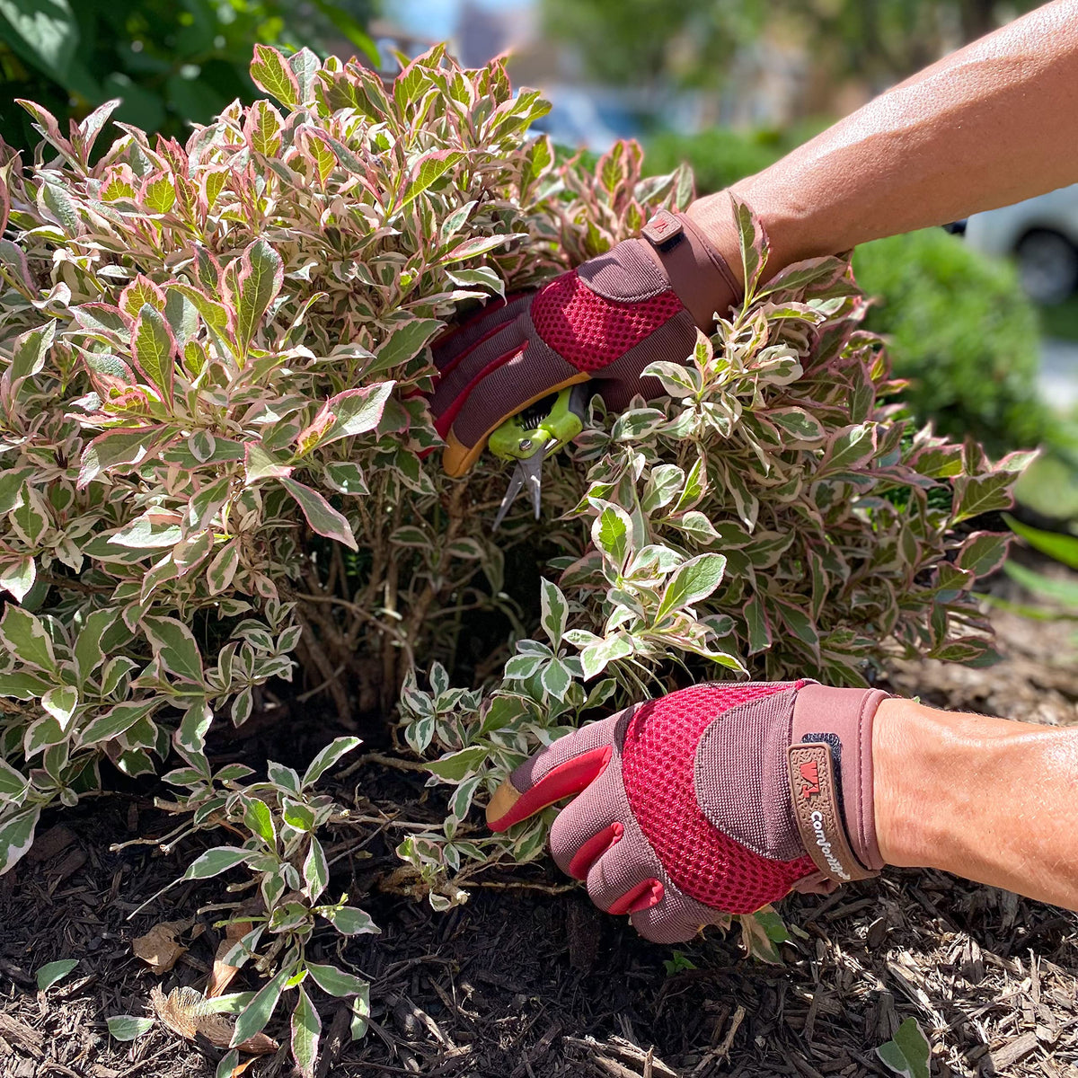 Wells Lamont ComfortHyde reinforced fingertips offer extra durability for tough jobs.