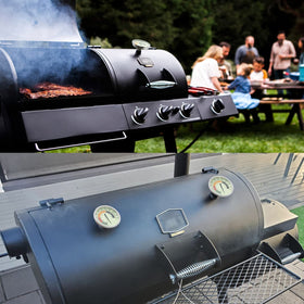 WEMEIKIT night-use glow helps read temps after sundown during outdoor cooking.