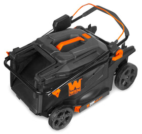 WEN 13-gallon bag captures clippings for easy disposal.