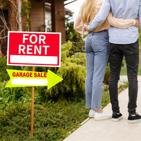 Wenqik weatherproof signs withstand rain and sun for reuse.