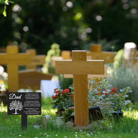Wesiti Dad memorial stake packaging, ready for garden and graveside use.