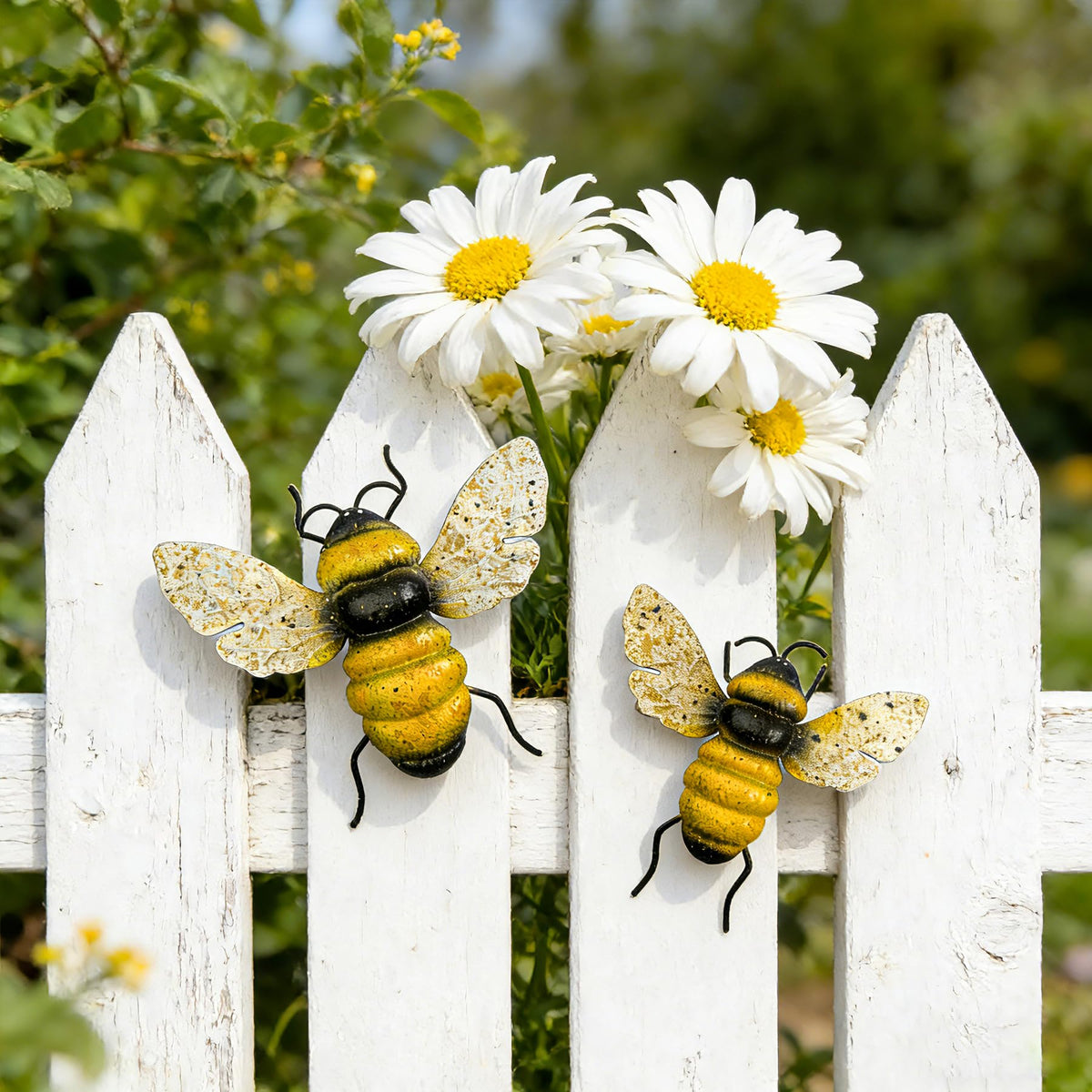 WHBIMGOOO bumble bee decor features a weather-resistant finish for outdoor spaces.