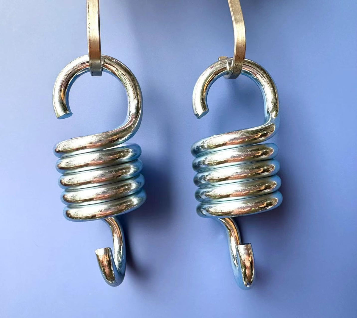 WILD MAN porch swing suspension hanger promotes stable installation and easy setup