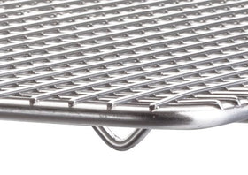 Inside a third-size pan, Winco PGW-510 pan grate demonstrates even airflow