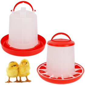 Winemana chick feeder close-up showing 1 lb capacity for consistent chick feeding