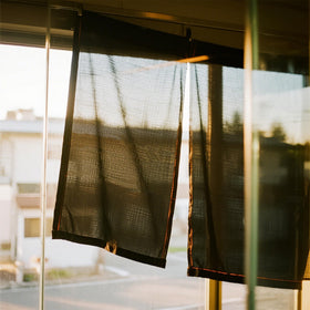 Winemana easy-clean shade fabric rinse-clean after outdoor use.