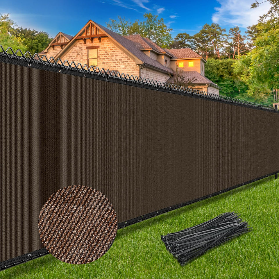 Winpull privacy fence screen close-up showing reinforced edges for durable outdoor mounting.