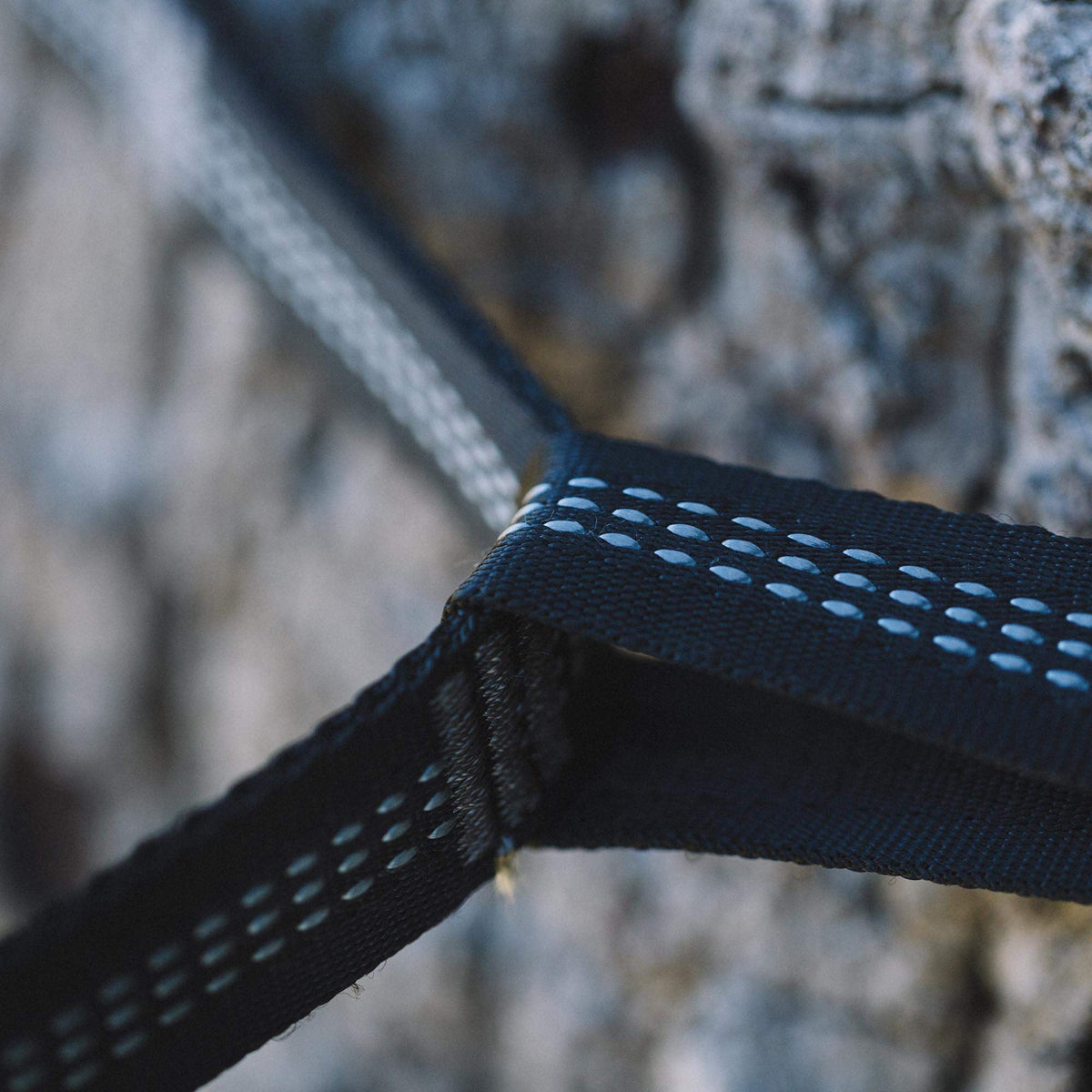 Wise Owl Outfitters straps are 1-inch wide for tree-friendly connection