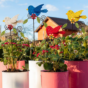 WKHOMEDECO hand-forged vintage floral stake enhances patios with a timeless garden motif.