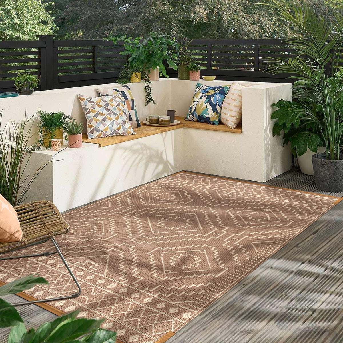 Wonnitar rug includes carrying bag for effortless transport