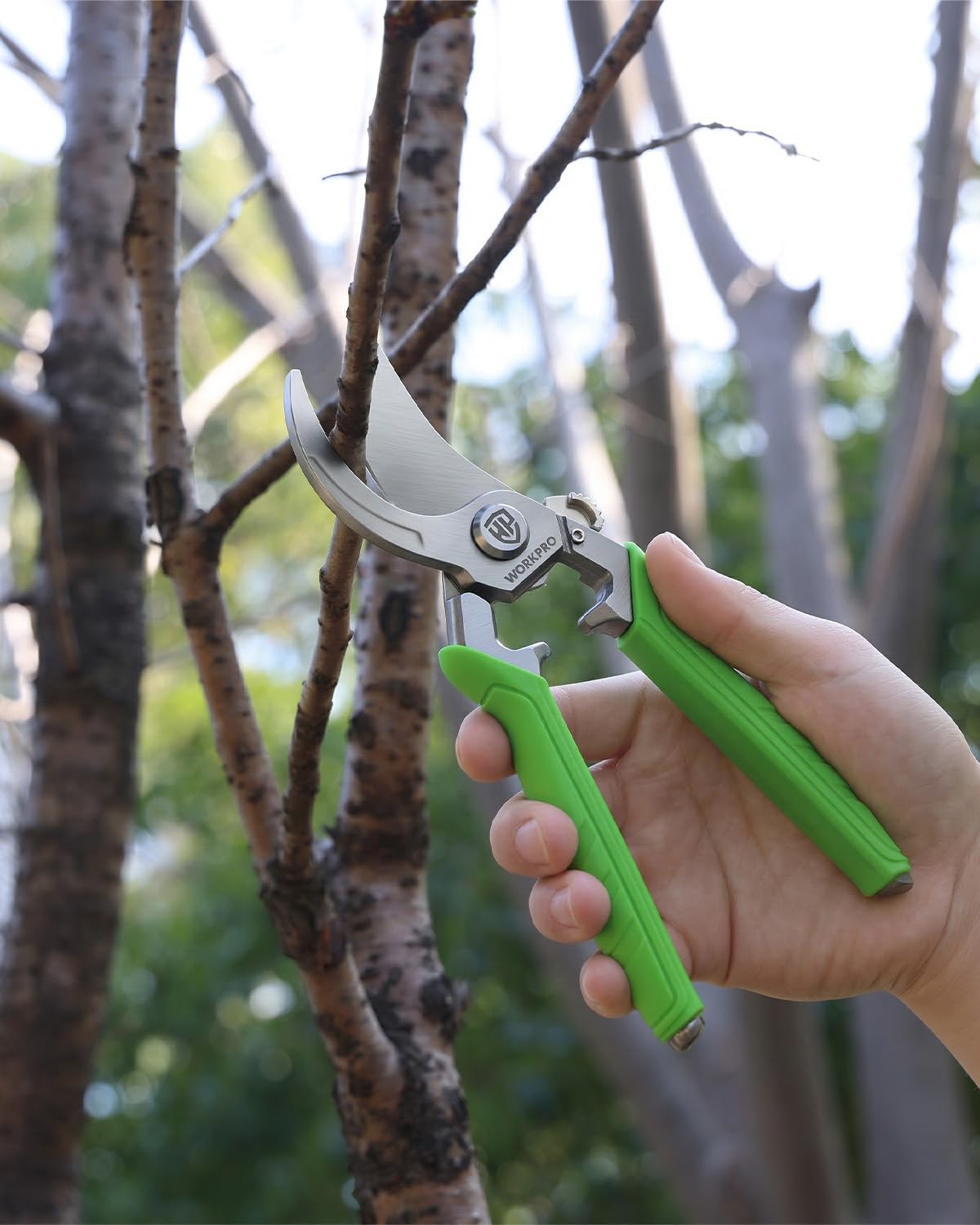 WORKPRO 10 oz lightweight pruner improves control