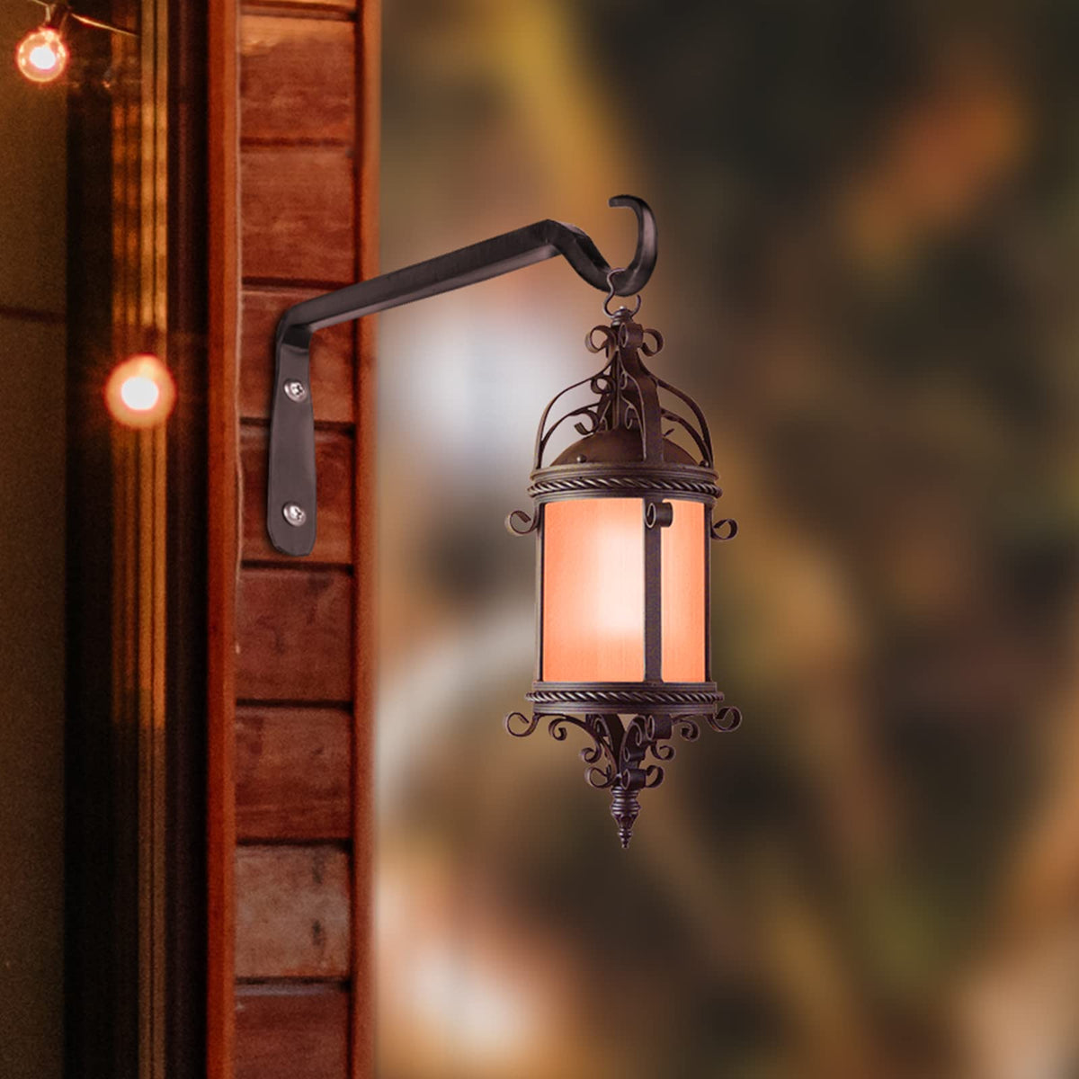 Worth Garden bracket 10-inch height blends with modern and traditional home styles.