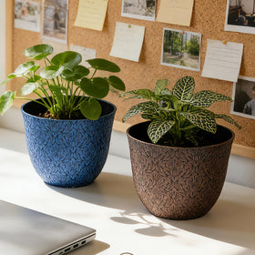 Worth Garden pot ideal for flower arrangements or small vegetable crops.