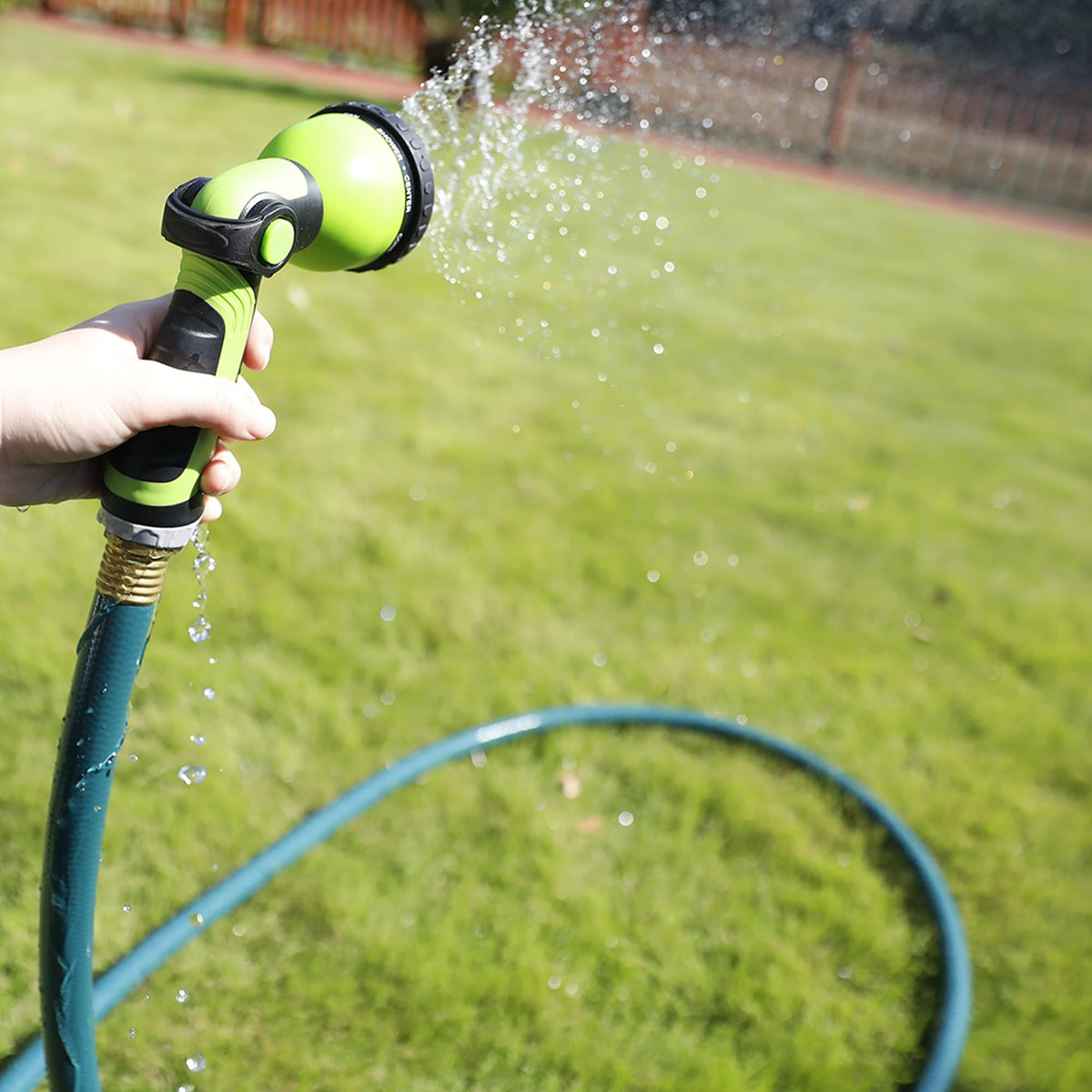 Worth Leader easy-connect design helps attach to faucets quickly for efficient cleaning