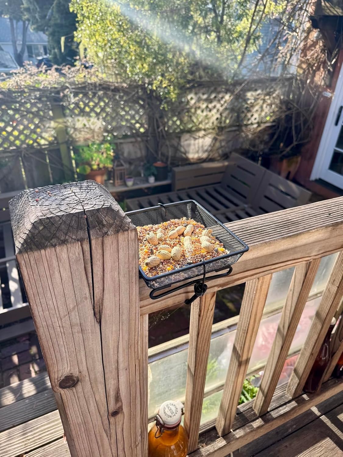 WOWARE elastic rope attachment keeps the tray secure without slipping.