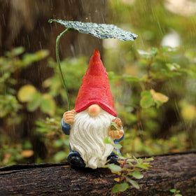 WSHMZYHOME garden gnome with leaf umbrella adds whimsical outdoor charm.
