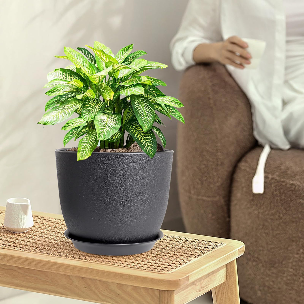 WSMKSZ 9-inch pot with drainage holes for healthy watering.