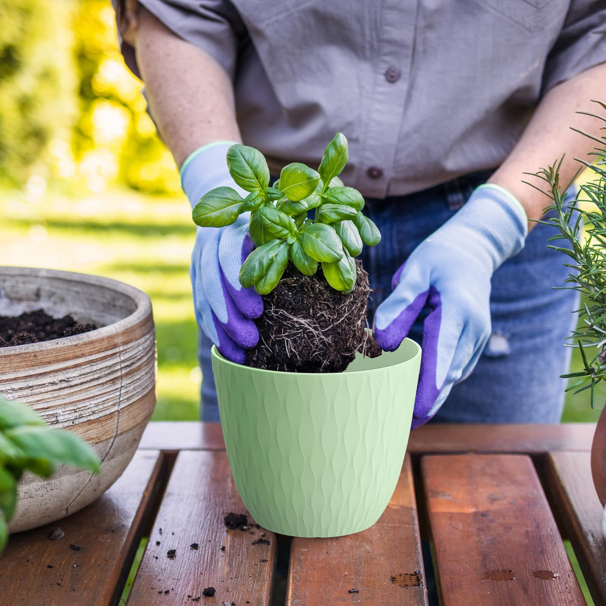 WSMKSZ durable-lightweight plastic planters offer easy transport and long-lasting use.