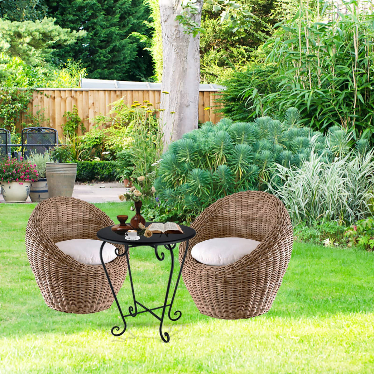 Wtiujhg compact space-saving design fits small patios and balconies.