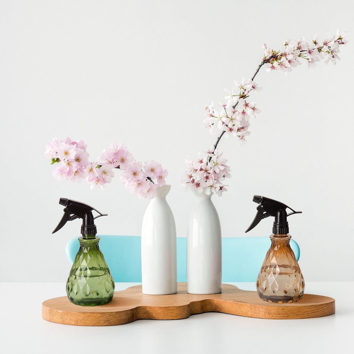 Adjustable nozzle offers two spray modes for misting delicate plants and targeted cleaning.