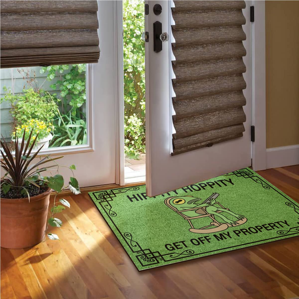 Wulidrom Hippity Hoppity doormat by bathroom door, wrinkle-resistant and quick-drying.