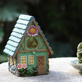 WUWEOT bird house entrance hole accommodates small nesting birds.