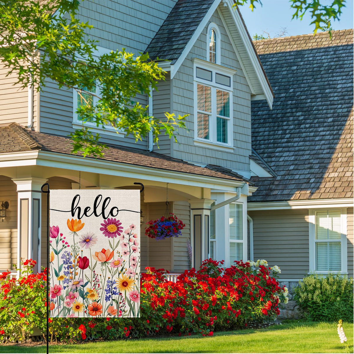 Wyooxoo burlap-look garden flag durable against sun and weather.