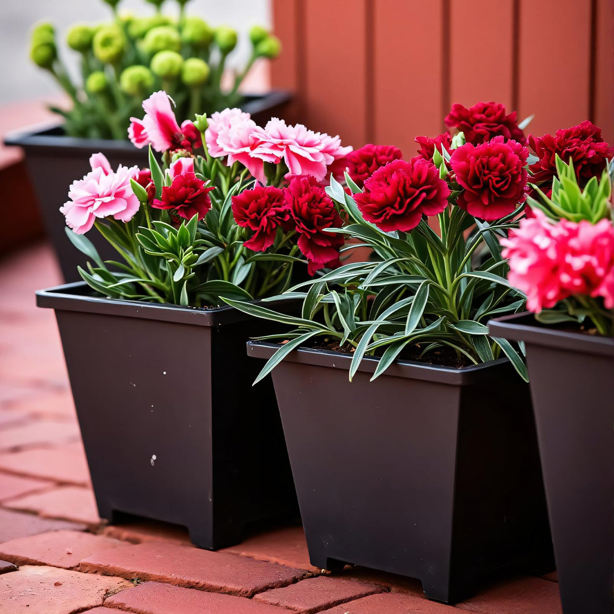 XCRUI versatile pots for indoor and outdoor gardening tasks.
