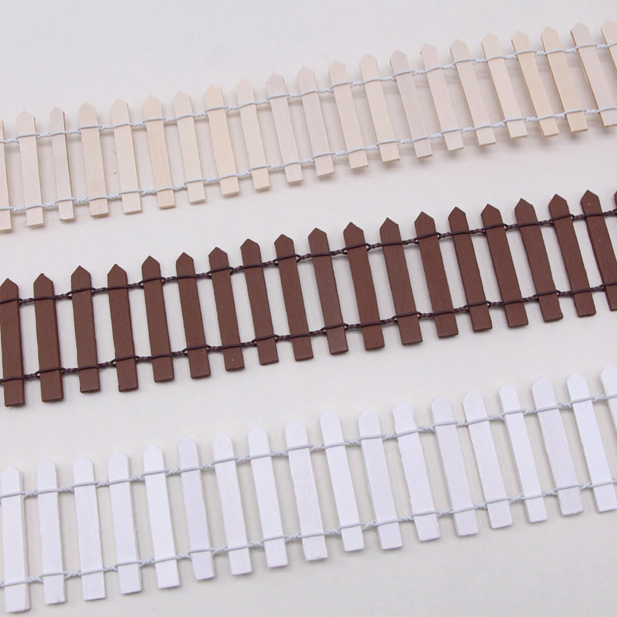 XFGSYXS adjustable-length fence tailored to fit various mini layouts.