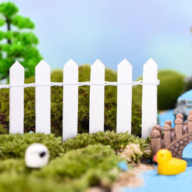 XFGSYXS fence used in a dollhouse scene for decorative border detailing.
