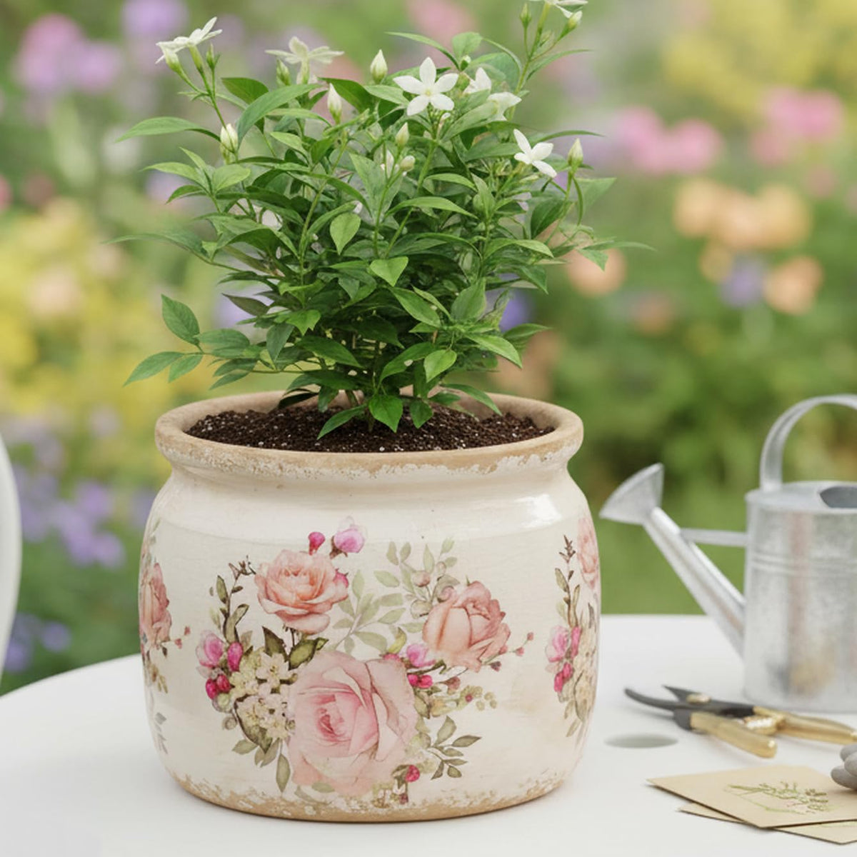 Xiaan Jiaju European farmhouse decor pot complements rustic and modern spaces