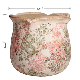 Xiaan Jiaju indoor planter with vintage-inspired distressed details complements interiors.