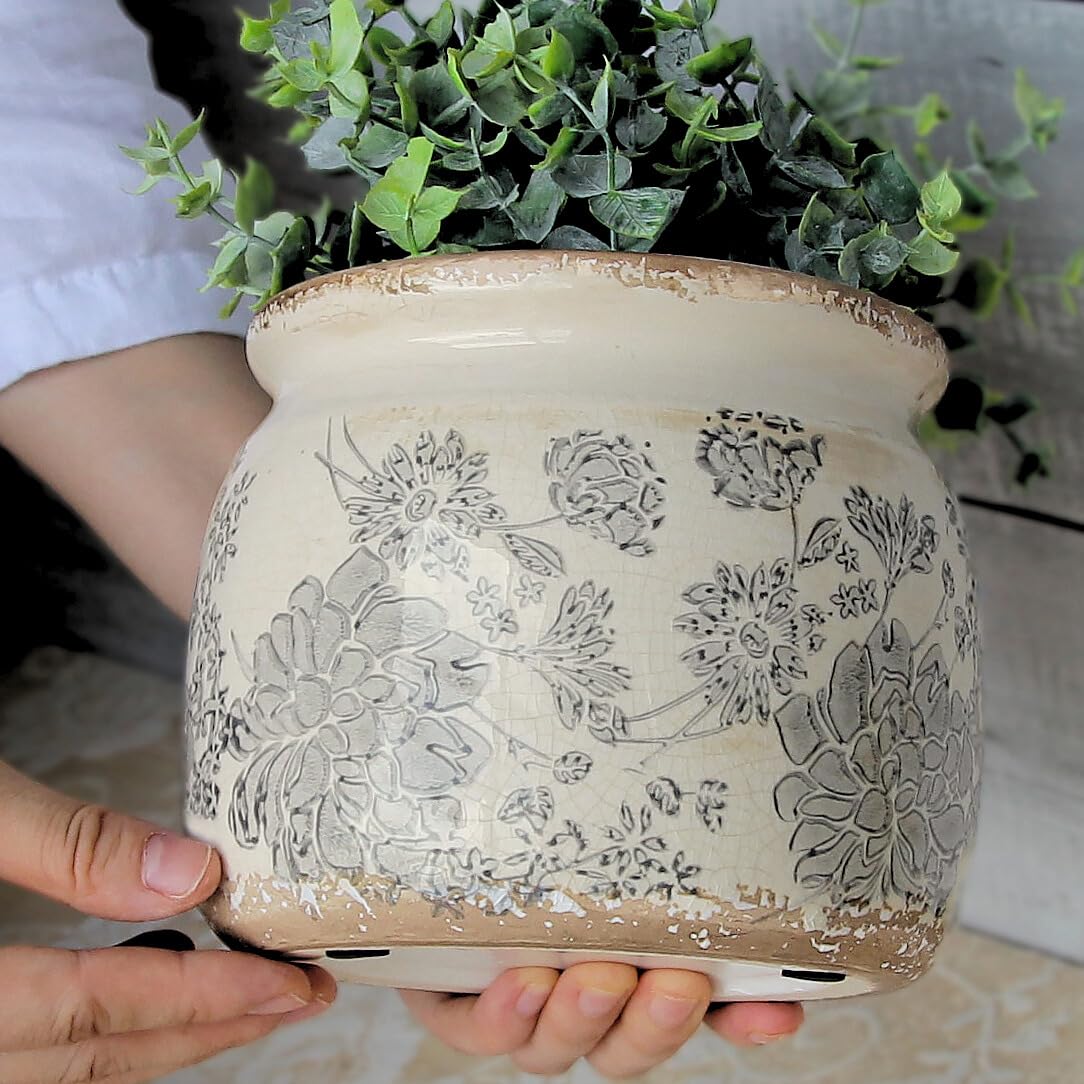 Xiaan Jiaju indoor vase-style planter complements living room decor.