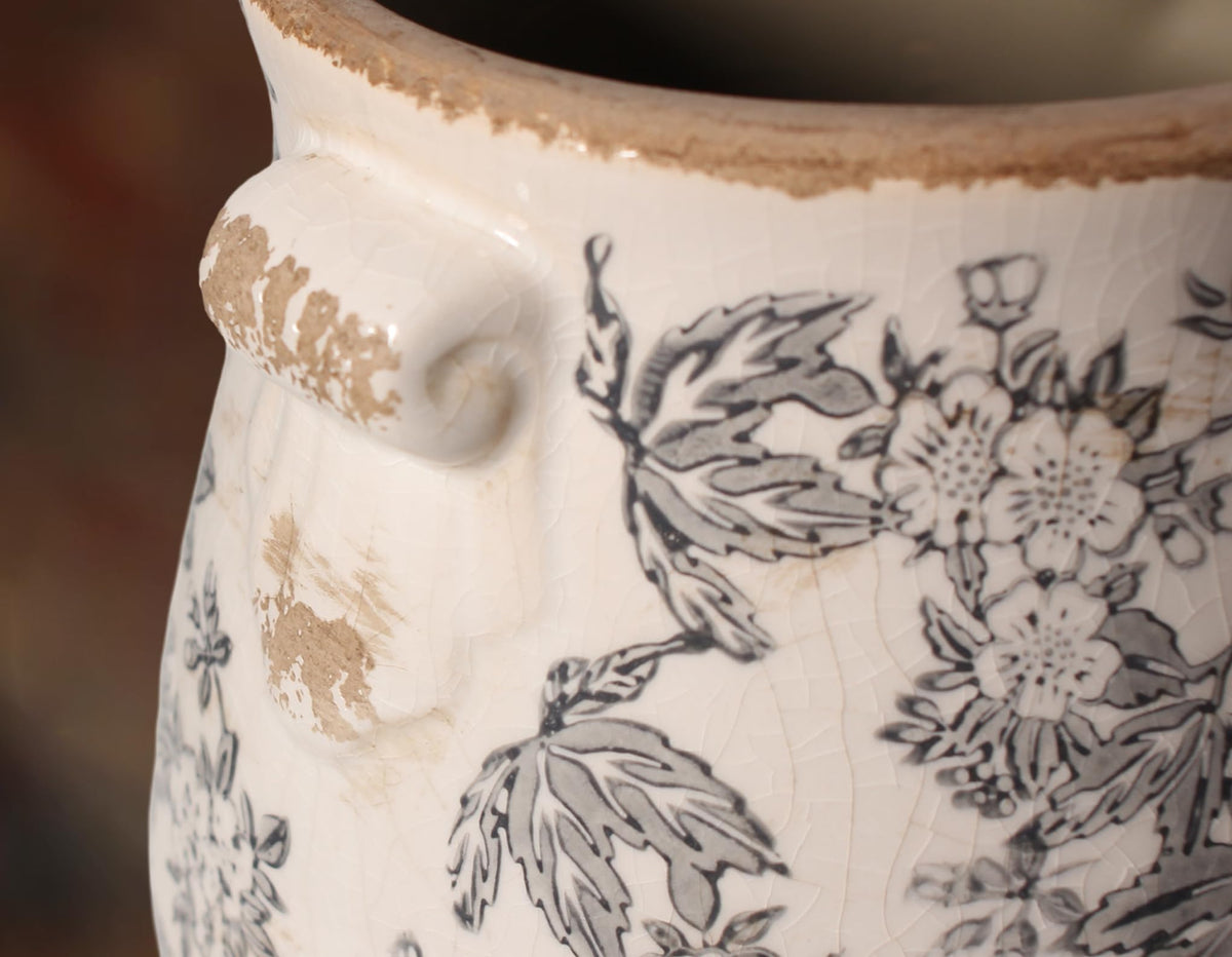 Xiaan Jiaju terracotta pot with drainage hole supports healthy roots