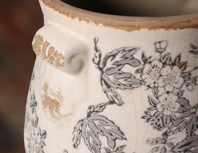 Xiaan Jiaju terracotta pot with drainage hole supports healthy roots