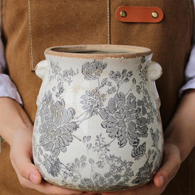 Xiaan Jiaju Tuscan planter outdoor entryway setup brings rustic elegance outside