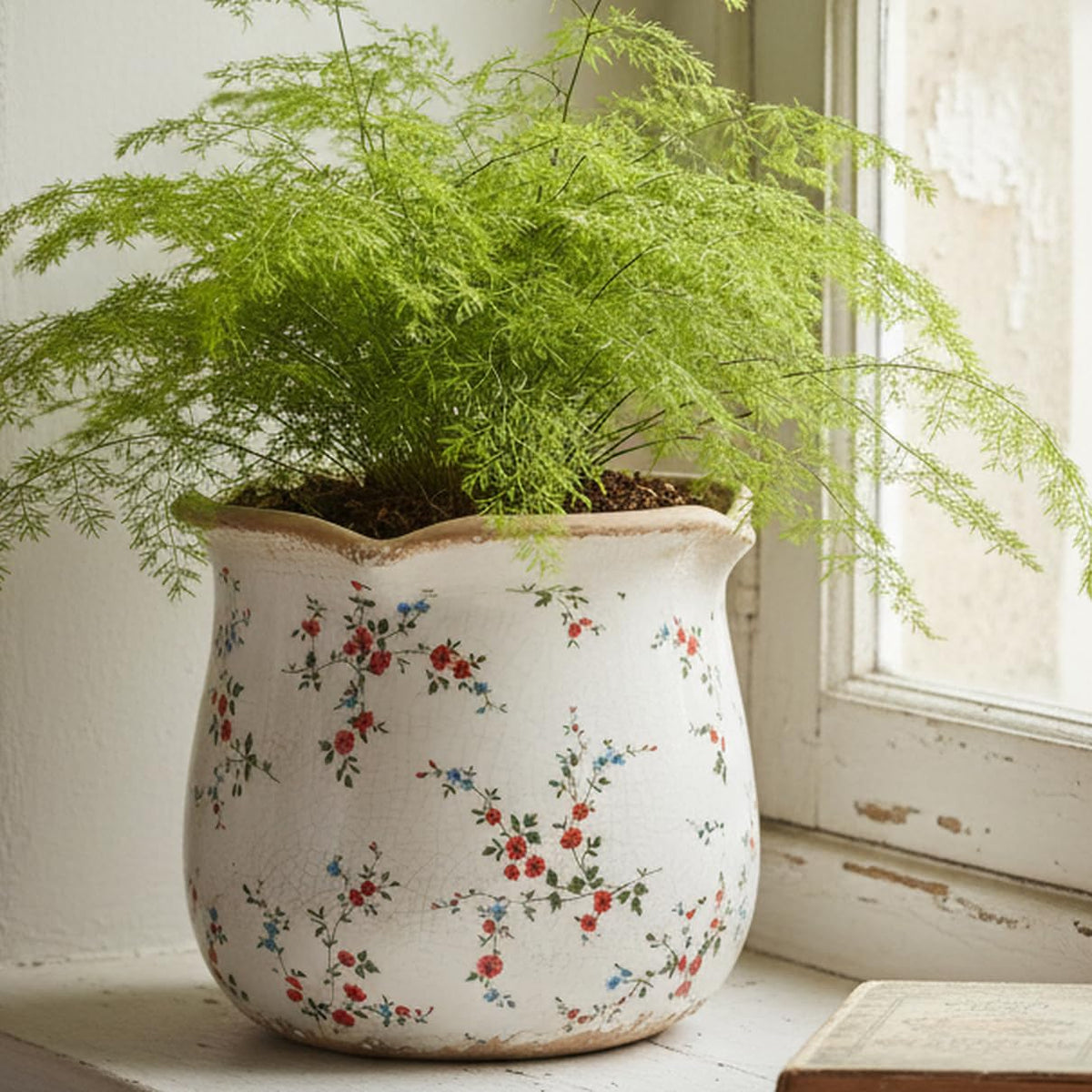 Xiaan Jiaju Tuscan-style indoor planter complements modern and traditional decor