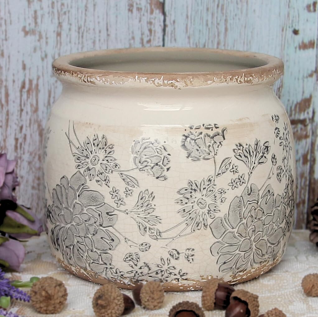 Xiaan Jiaju vintage-inspired planter makes a thoughtful gift for plant lovers.